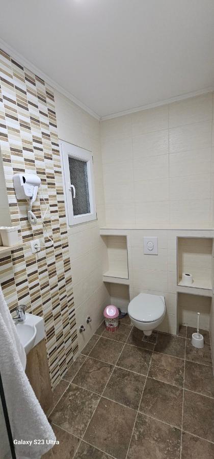 Ekonomic Apartmani Golubovci Bagian luar foto