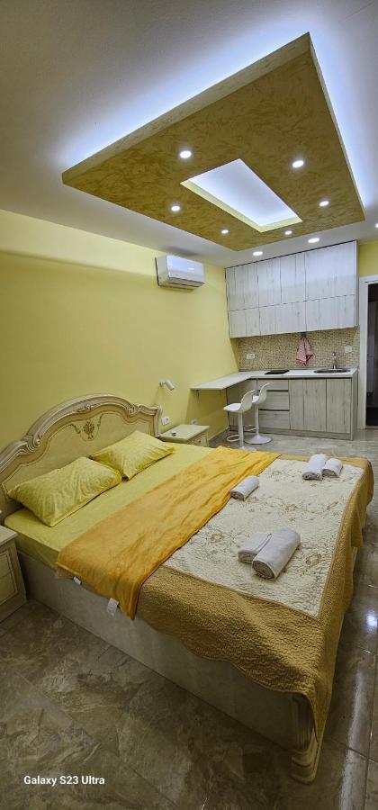 Ekonomic Apartmani Golubovci Bagian luar foto