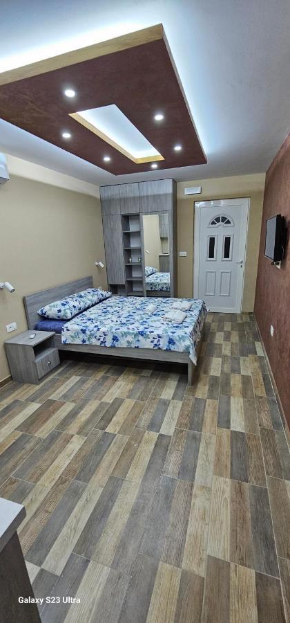 Ekonomic Apartmani Golubovci Bagian luar foto
